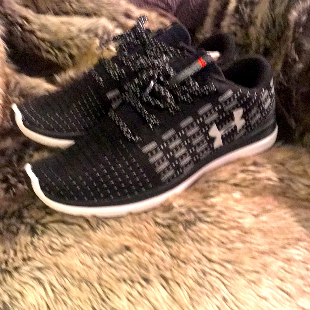 Men’s size 10 UnderArmor Charged Running Shoes